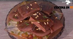 È sempre mezzogiorno | Quasi un castagnaccio ricetta Fulvio Marino