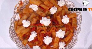 È sempre mezzogiorno |Rigatoni con salsa ai peperoni ricetta zia Cri