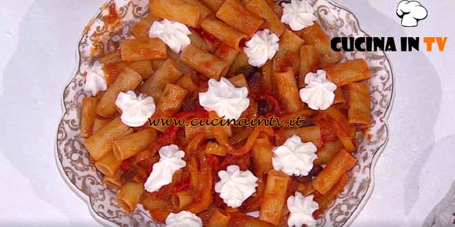 È sempre mezzogiorno |Rigatoni con salsa ai peperoni ricetta zia Cri