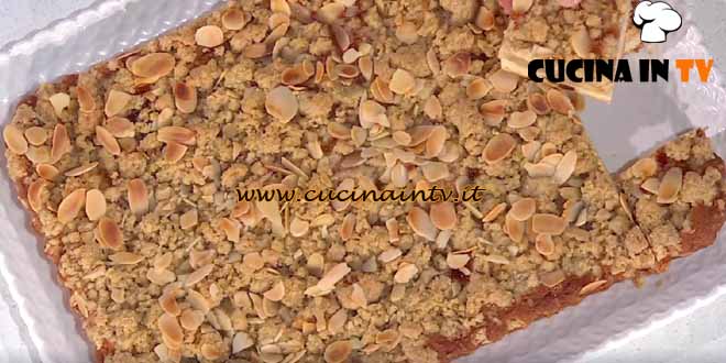 È sempre mezzogiorno | Torta di mele croccante ricetta Natalia Cattelani