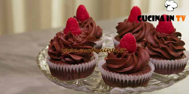 Cucina economica | Cupcakes al cioccolato con la glassa ricetta Csaba Dalla Zorza