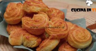 Cucina economica | Panini sfogliati stile Harry's bar ricetta Csaba Dalla Zorza