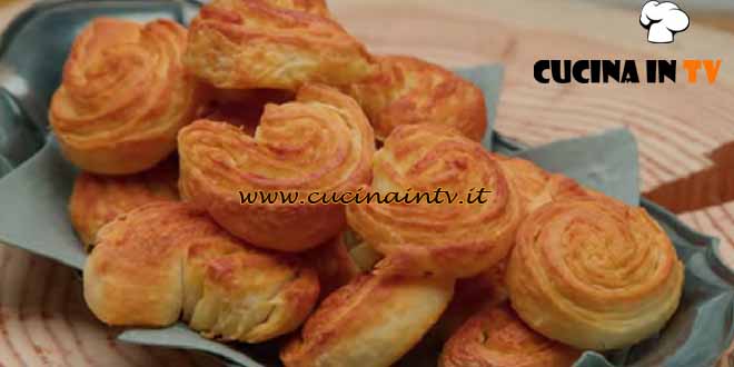 Cucina economica | Panini sfogliati stile Harry's bar ricetta Csaba Dalla Zorza