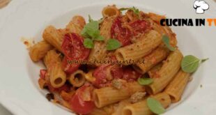 Cucina economica | Pasta in teglia con finocchi e carote ricetta Csaba Dalla Zorza
