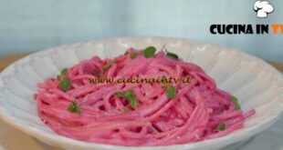 Cucina economica | Spaghetti con crema di barbabietola rossa ricetta Csaba Dalla Zorza