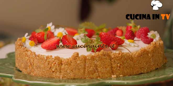 Cucina economica | Torta di primavera con fragole e camomilla ricetta Csaba Dalla Zorza