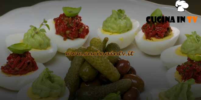 Cucina economica | Uova ripiene ricetta Csaba Dalla Zorza