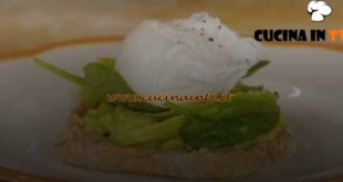 Cucina economica | Uovo in camicia in stile Grand Hotel ricetta Csaba Dalla Zorza