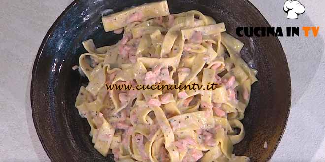 È sempre mezzogiorno | Fettuccine al salmone ricetta Davide Nanni
