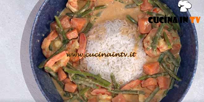 È sempre mezzogiorno | Gamberi al sugo piccante ricetta Francesca Marsetti