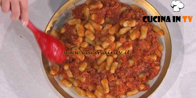 È sempre mezzogiorno | Gnocchi con sugo di faraona ricetta Sonia Peronaci