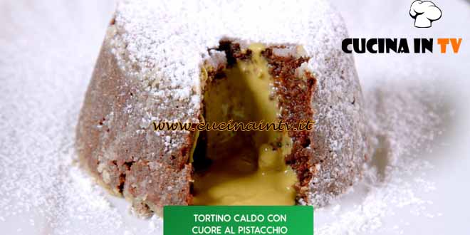 Giusina in cucina | Tortino caldo dal cuore al pistacchio ricetta Giusina Battaglia