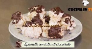 La cucina delle monache | Spumette con salsa di cioccolato