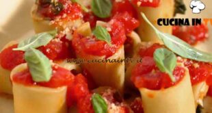 Le ricette di Peppe Guida | Paccheri ripieni alla parmigiana di melanzane ricetta Peppe Guida