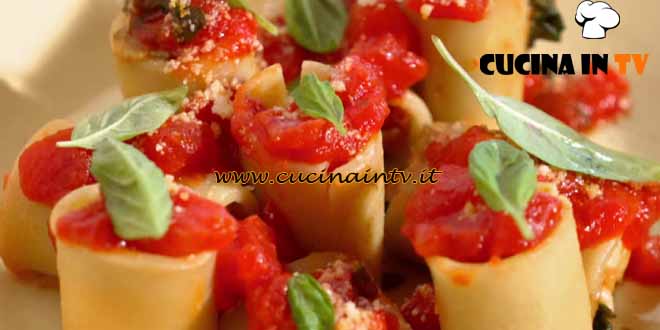 Le ricette di Peppe Guida | Paccheri ripieni alla parmigiana di melanzane ricetta Peppe Guida