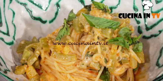 Le ricette di Peppe Guida | Spaghetti con pomodoro acerbo cacio e 'nduja ricetta Peppe Guida