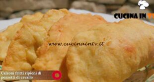 Sapore Salentino |Calzoni fritti ripieni di pezzetti di cavallo ricetta Francesca Micoccio