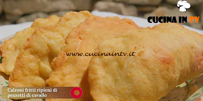 Sapore Salentino |Calzoni fritti ripieni di pezzetti di cavallo ricetta Francesca Micoccio