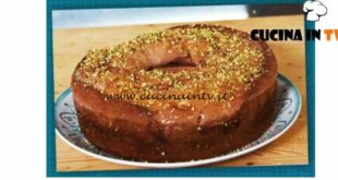 Dal Mercato alla Tavola | Ciambellone con farina di mandorle pere e granella di pistacchio con Carolina Di Domenico