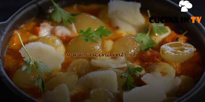 Le ricette di Peppe Guida | Gnocchi di patate e zucca con uva e arancia ricetta Peppe Guida