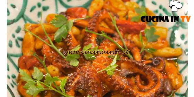 Le ricette delle feste di Peppe Guida | Strozzapreti con sugo alla Luciana ricetta Peppe Guida