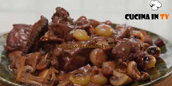 Cucina Economica | Coq au vin con la ricetta di Julia Child ricetta Csaba Dalla Zorza