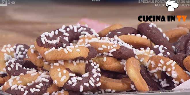 È sempre mezzogiorno | Ciambelline vaniglia e cacao ricetta Natalia Cattelani