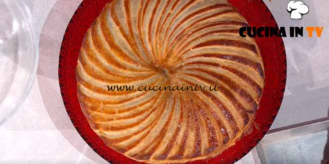 È sempre mezzogiorno | Galette de rois scarola e olive ricetta David Fiordigiglio