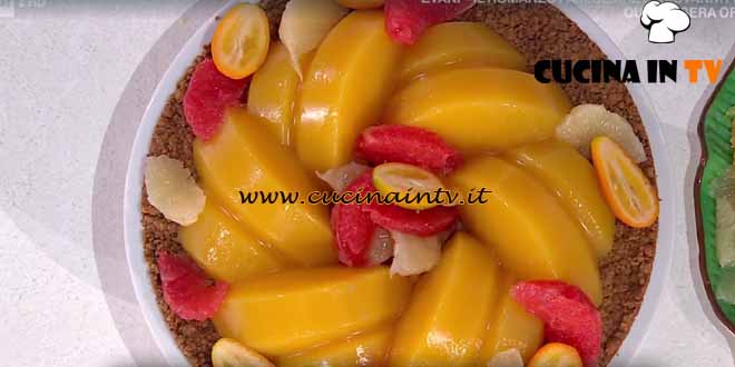 È sempre mezzogiorno | Gelo agli agrumi e croccante al pistacchio ricetta Fabio Potenzano