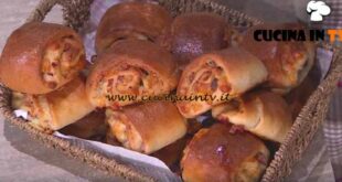 È sempre mezzogiorno | Panini svuotafrigo ricetta Fulvio Marino