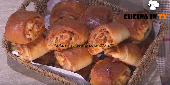 È sempre mezzogiorno | Panini svuotafrigo ricetta Fulvio Marino