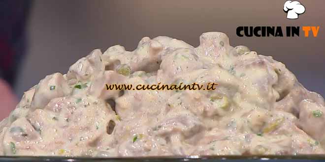 È sempre mezzogiorno | Spezzatino di vitello con piselli e funghi ricetta Daniele Persegani