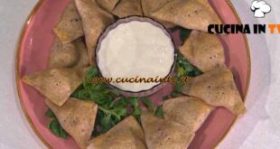 È sempre mezzogiorno | Triangoli ripieni sfiziosi ricetta Francesca Marsetti