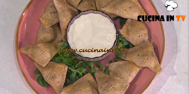 È sempre mezzogiorno | Triangoli ripieni sfiziosi ricetta Francesca Marsetti