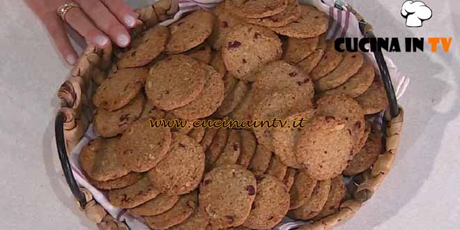 È sempre mezzogiorno | Biscotti multicereali con frutta secca ricetta Natalia Cattelani