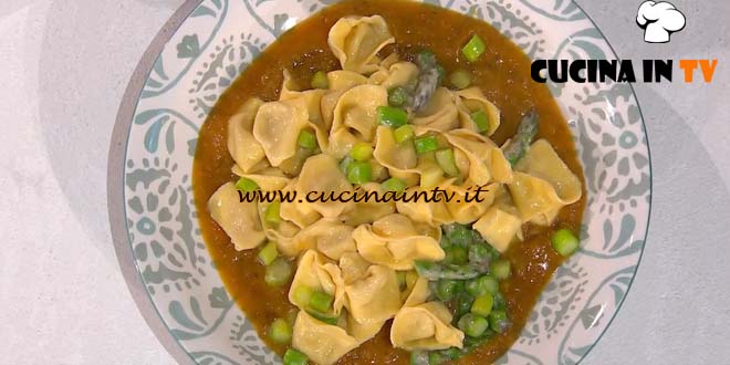 È sempre mezzogiorno | Cappellacci con caciocavallo e asparagi ricetta Antonella Ricci