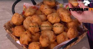 È sempre mezzogiorno | Castagnole salate ricetta Fulvio Marino