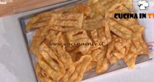 È sempre mezzogiorno | Chiacchiere di Carnevale ricetta Antonio Paolino