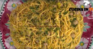 È sempre mezzogiorno | Chitarrine panna porri e polpettine ricetta zia Cri