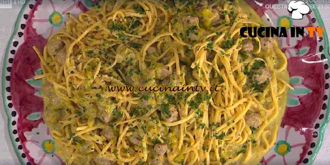 È sempre mezzogiorno | Chitarrine panna porri e polpettine ricetta zia Cri