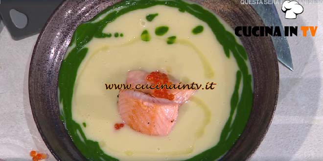 È sempre mezzogiorno | Crema di patate con salmone arrostito ricetta Michele Farru