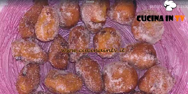 È sempre mezzogiorno | Frittelle dolci di polenta ricetta Daniele Persegani