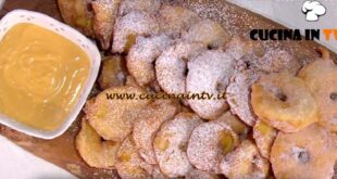 È sempre mezzogiorno | Frittelle di mele in salsa al rum ricetta Francesca Marsetti