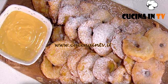 È sempre mezzogiorno | Frittelle di mele in salsa al rum ricetta Francesca Marsetti