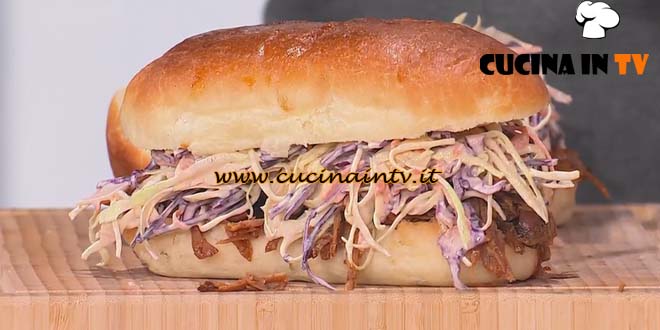 È sempre mezzogiorno | Panino con il pulled pork ricetta Fulvio Marino e Fabrizio Nonis