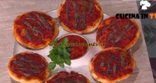 È sempre mezzogiorno | Pizzette sardenaira ricetta Fulvio Marino