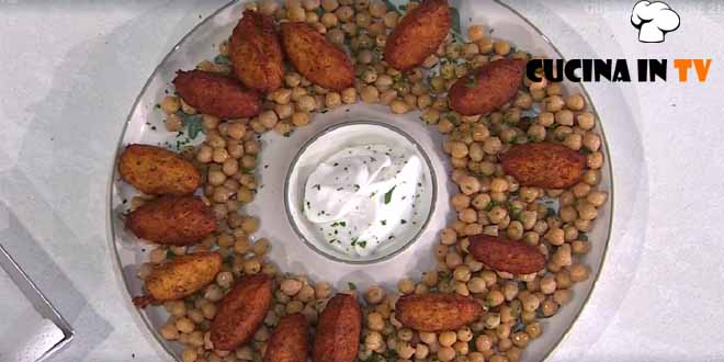 È sempre mezzogiorno | Polpette di baccalà con insalata di ceci ricetta Roberta Lamberti