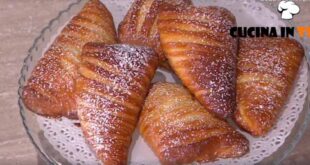 È sempre mezzogiorno | Sfogliatelle facili ricetta Fulvio Marino