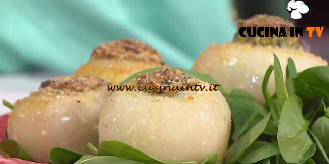 È sempre mezzogiorno | Cipolle ripiene ricetta zia Cri