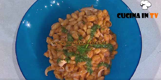 È sempre mezzogiorno | Ciusoni con seppie e pomodori secchi ricetta Michele Farru